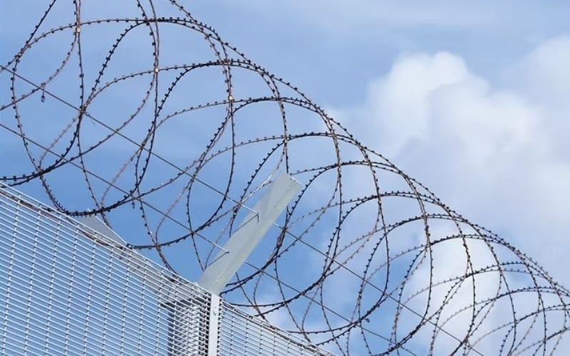 Razor Wire Fencing | Hostile Security Toppings Canada - Binns